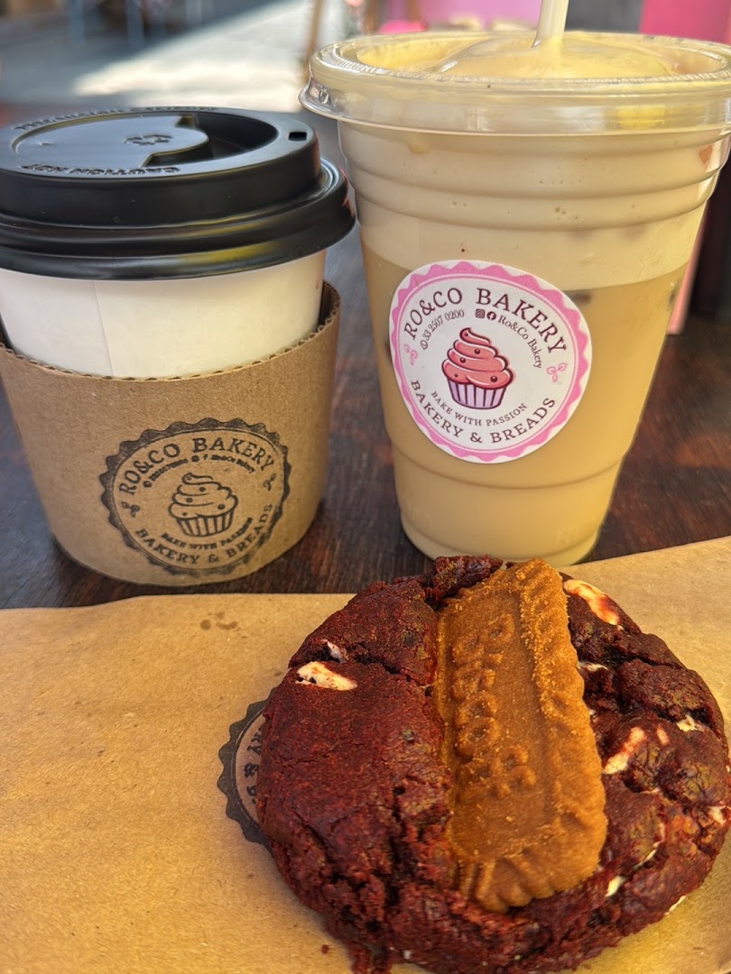 Café y bebidas en Roco Bakery