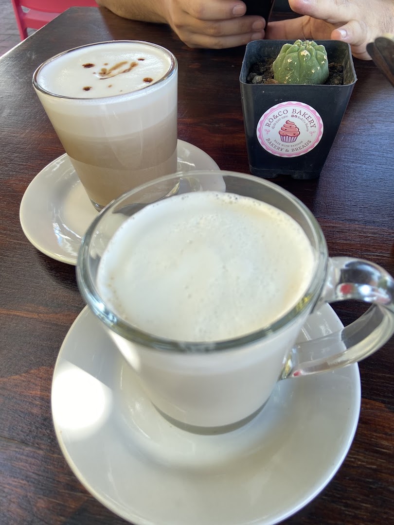Café y bebidas en Roco Bakery